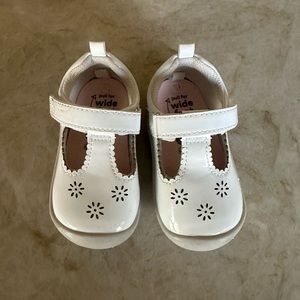 Stride rite 360 white patent Mary Jane. Toddler size 5M